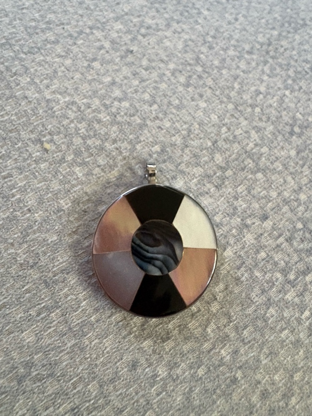 Round Inlay Multi-Tone Pendant Necklace - Black & Brown